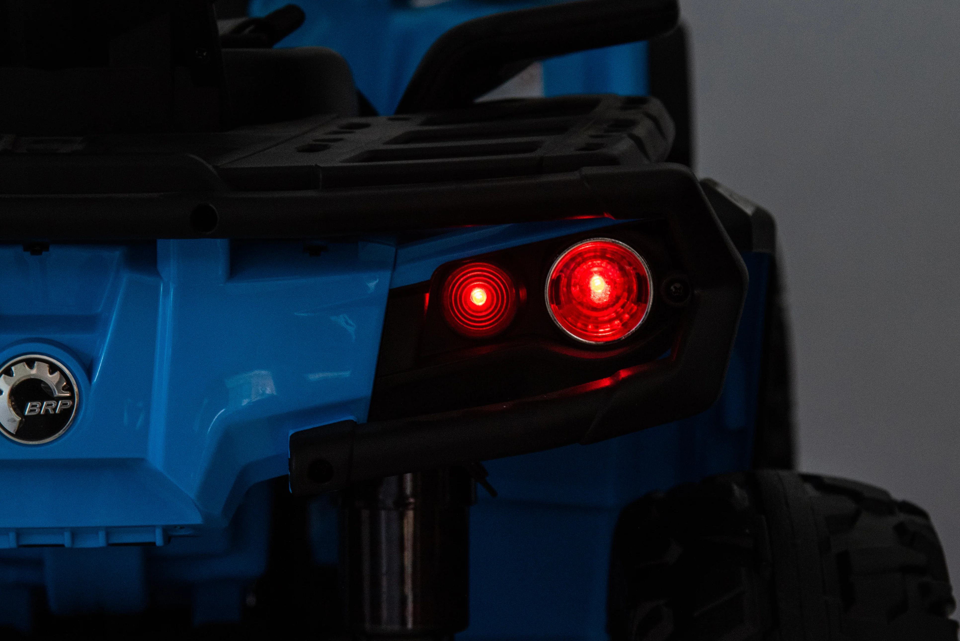 24V 800W -2 Seater  Licensed Can-Am Outlander Monster 4×4 ATV Quad Bike – Blue ETA 10th May 2026 - Image 7