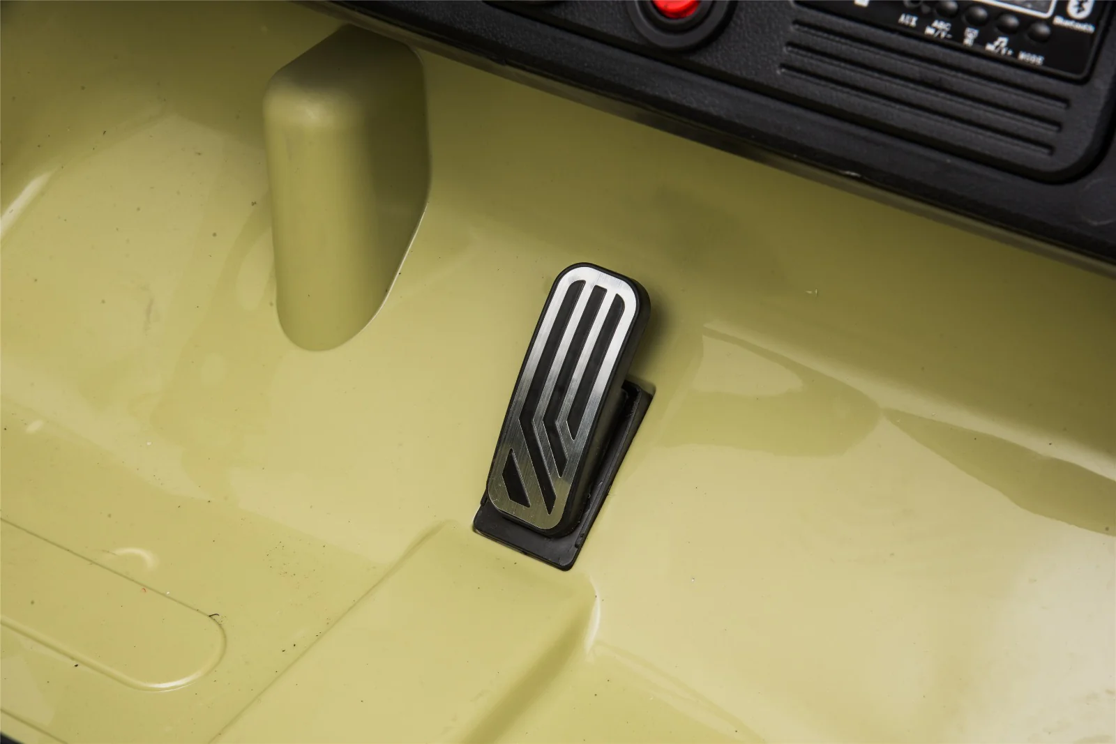 24V X 14 AH  4WD Willys Jeep for Kids 3 Seater Military Jeep - Olive Green Pre-Order ETA 25th April 2026 - Image 10